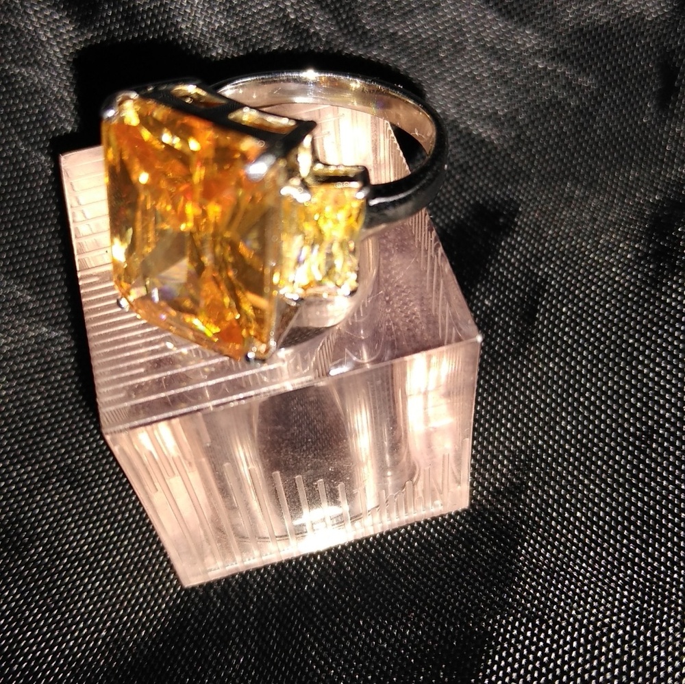 Ladies silver ring,